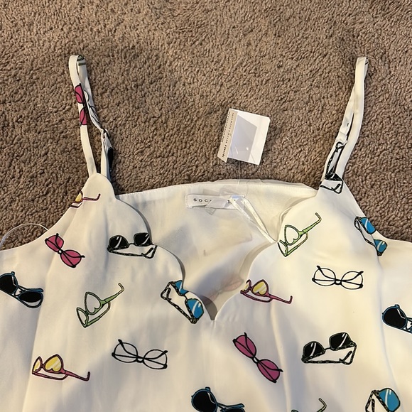 Scalloped neckline spaghetti strap tank top from Nordstrom Rack size M - Picture 4 of 4